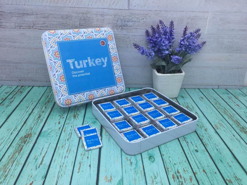 Kurumlara Özel Metal Kare Kutuda 48 Adet Çikolata 018