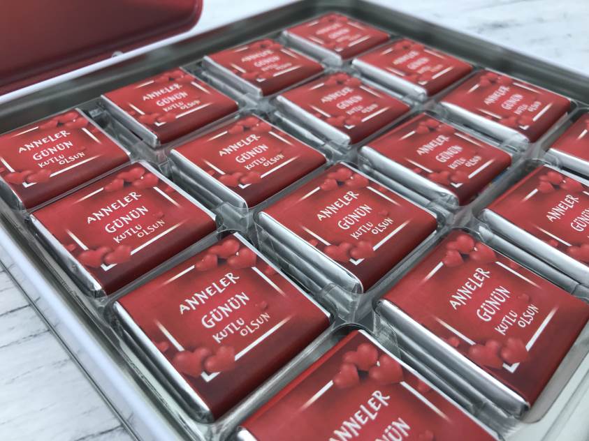 Anneye Çikolata - Anneler Günü Çikolatası Kalpli Kare Metal Kutu A2027